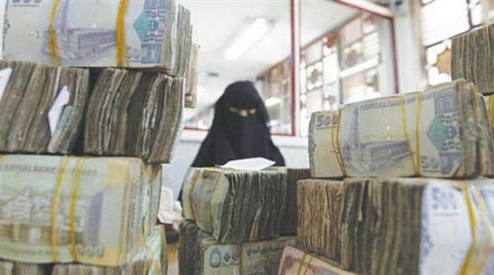 الحكومة تزف بشرى سارة للموظفين النازحين في المناطق المحررة ولموظفي هذا القطاع في عموم الجمهورية بشأن صرف مرتباتهم..! – (تفاصيل)