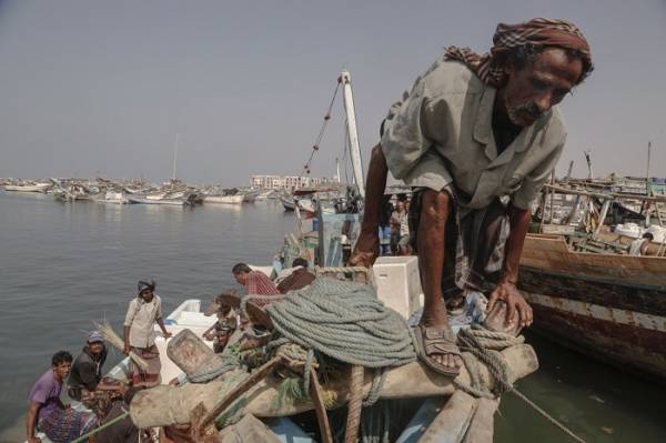  جريمة مروعة تشهدها الحديدة: مشرف حوثي يعذب صيادا حتى الموت، ومحافظ المليشيا: لا أستطيع فعل شيء