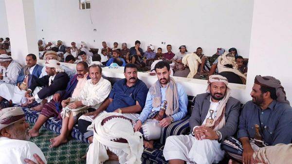 برئاسة الشيخ عوض الزوكا.. وفد من شبوة يصل مأرب لتقديم العزاء لابن معيلي – (صور)