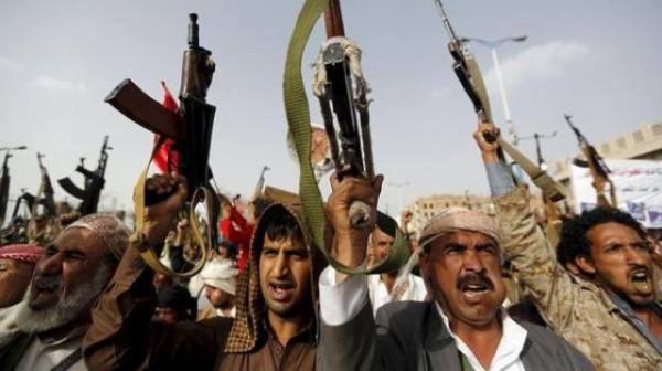 تاجر في صنعاء يفقد صبره الطويل ويطلق النار على عناصر جباية حوثية فيقتل خمسة ويصيب اثنين لهذا السبب..!