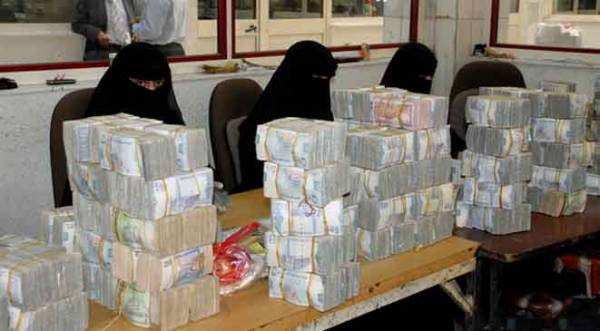 خبر صادم.. حكومة الشرعية توقف صرف مرتبات "جهات حكومية" في مناطق سيطرة الحوثي لهذا السبب !؟- (أسماء وتفاصيل)