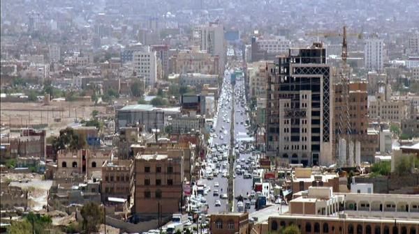 للحصول على جبايات : أغلقت عصابة الحوثي محلات بيع الأفلام والأغاني في صنعاء.