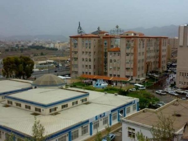 تصاعد النزاع بين قيادات مليشيات الحوثي حول أموال جامعة العلوم بصنعاء يؤدي إلى استقالات جماعية للعمداء ورؤساء الأقسام.