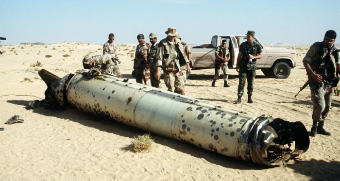 أكاديمي سعودي ساخرًا: صواريخ الحوثي تصل مكة وتعجز عن  تل أبيب