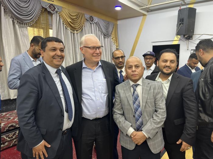 الجالية اليمنية في نيويورك يلتقون المبعوث الامريكي للسلام الى اليمن .