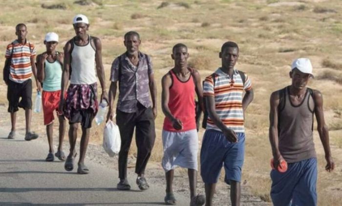  مهاجرون أفارقة يتخذون اليمن نقطة عبور إلى دول الجوار فيقعون ضحية عصابات الاتجار بالبشر