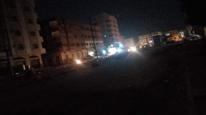 بعد غليان بالشارع العدني بدء تزويد محطات توليد الكهرباء بالوقود