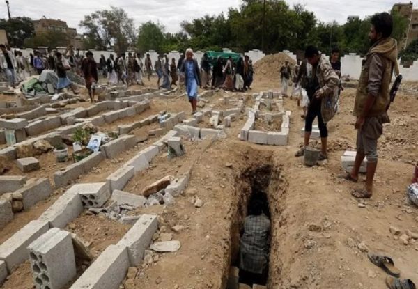 عصابة الحوثي تحشد مقاتليها وتوسِّع مقابرها في ذمار وإب وصنعاء
