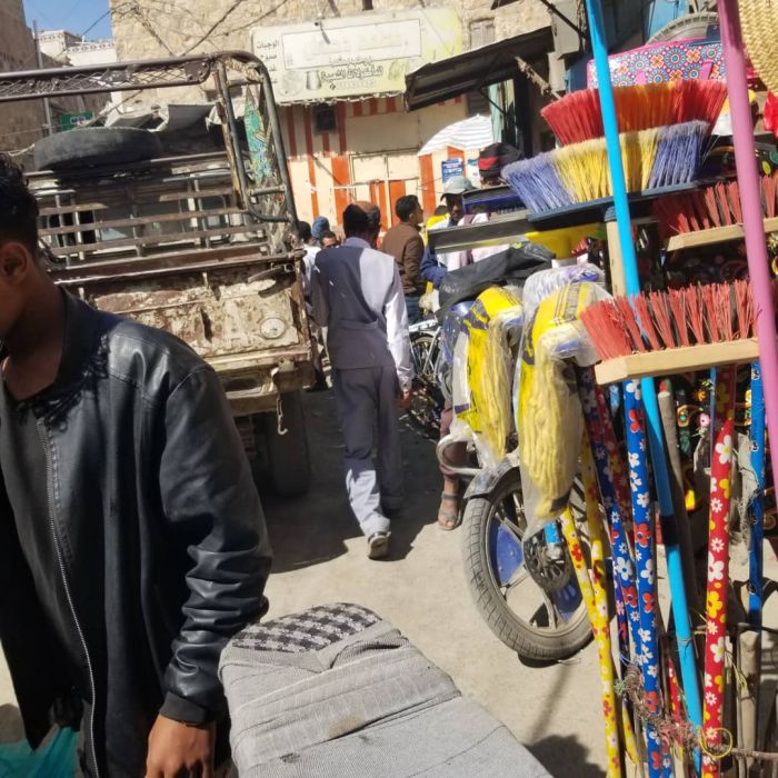 المطالبة بإغلاق بوابة سوق القات القديم جهة الشارع العام بالتربة