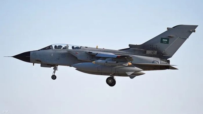 مصادر سعودية تعتبره حادثًا مدبرًا .. مقتل أمير سعودي في تحطم طائرة حربية