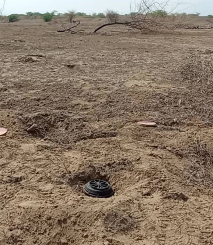 لغم حوثي يتسبب بانهيار سور مدرسة في مديرية الحالي في الحديدة