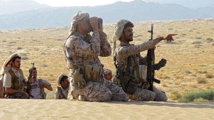 جنود يُفَجِّرون أنبوب نفط بمحافظة شبوة احتجاجًا على عدم تسليم رواتبهم