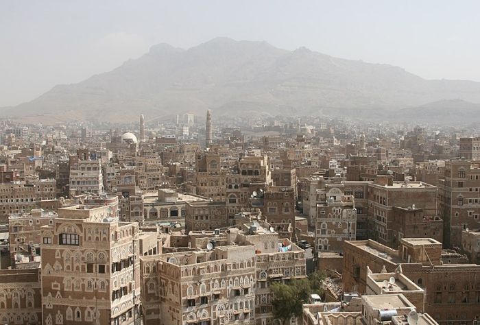 "عزاء في صنعاء" يكشف حقيقة التقارب بين الإخوان والحوثيين