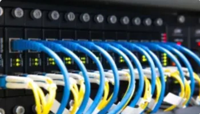 انقطاع خدمتي الاتصالات والإنترنت عن حيس والخوخة