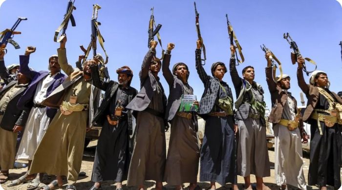 موظفو هيئة رعاية أسر الشهداء ومناضلي الثورة يشكون عدم صرف الحوثي لمرتباتهم