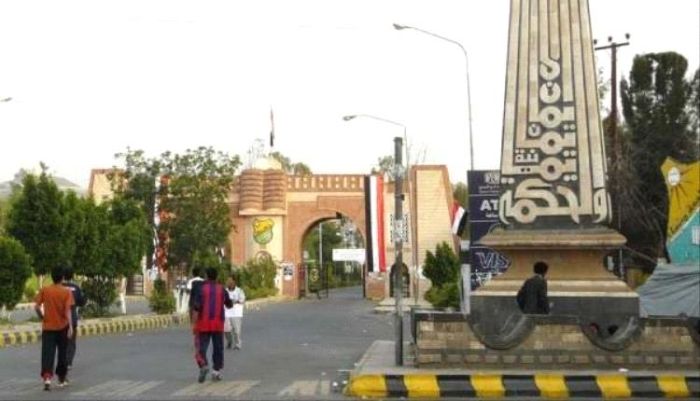 عصابة الحوثي تفرض جبايات باهظة على خريجي كلية الطب في صنعاء