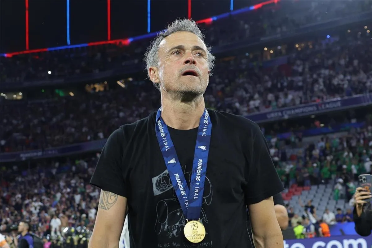 لويس إنريكي على رادار مانشستر يونايتد.. هل يغادر باريس؟