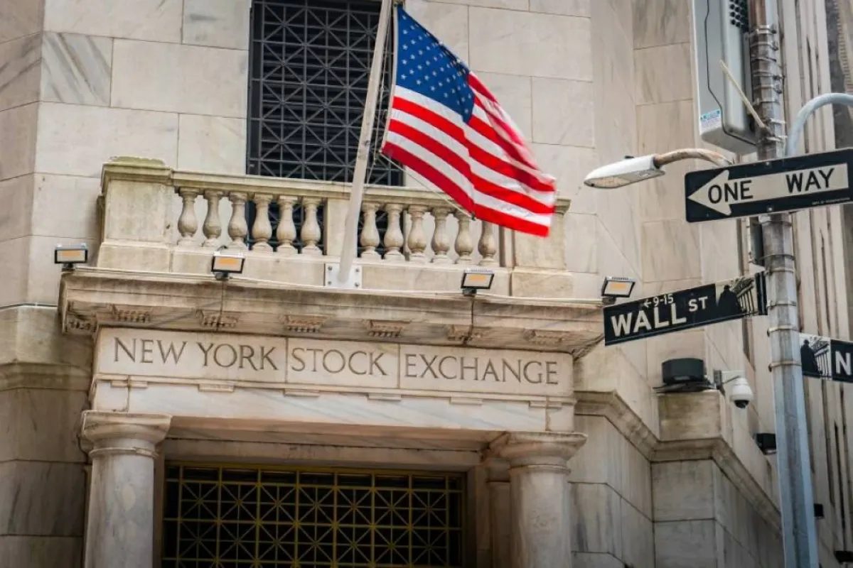 وول ستريت تختتم أسوأ شهر لناسداك وS&P منذ مارس وسط مخاوف التضخم والذكاء الاصطناعي