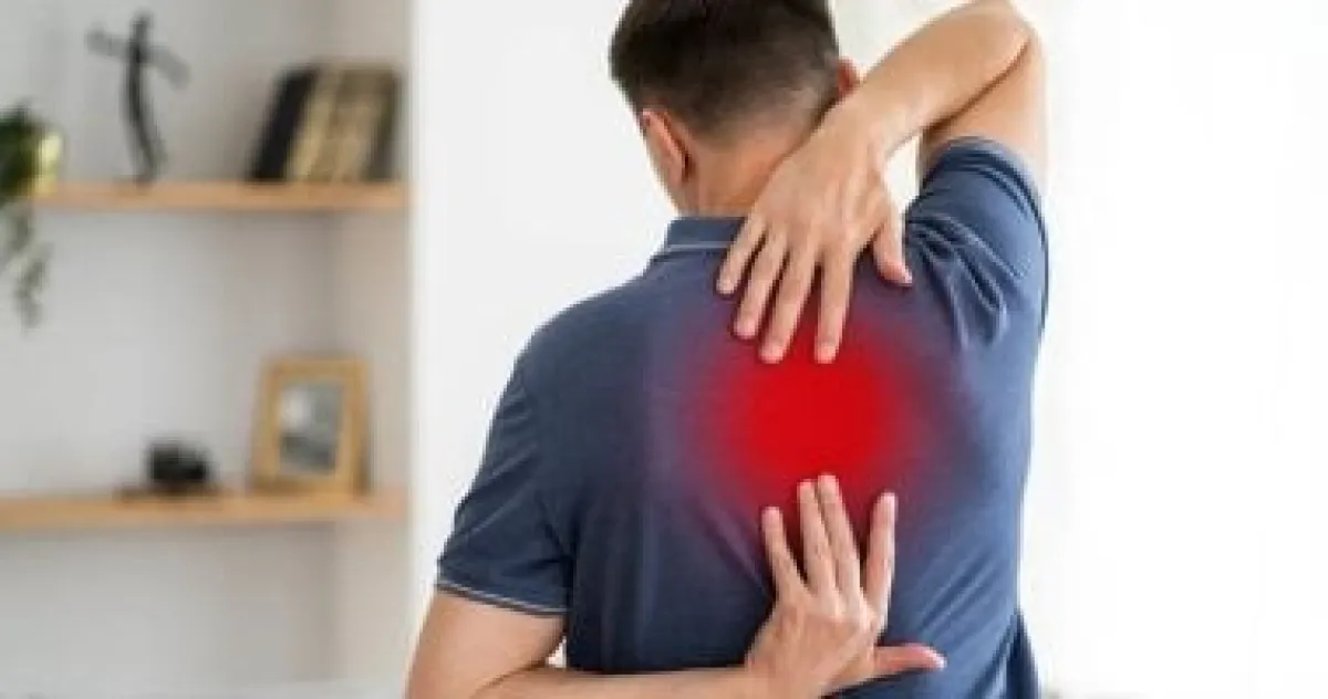 التهاب الفقرات التصلبي: ما هو وكيف تتعامل معه؟ الأعراض والعلاج