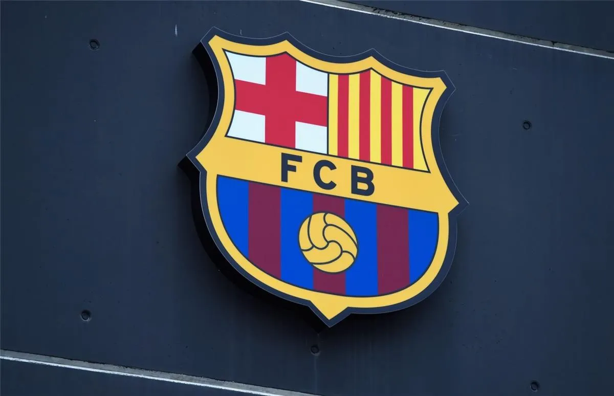 برشلونة يراقب نجم تشيلسي ومدافع توتنهام السابق.. صفقات صيفية معقدة