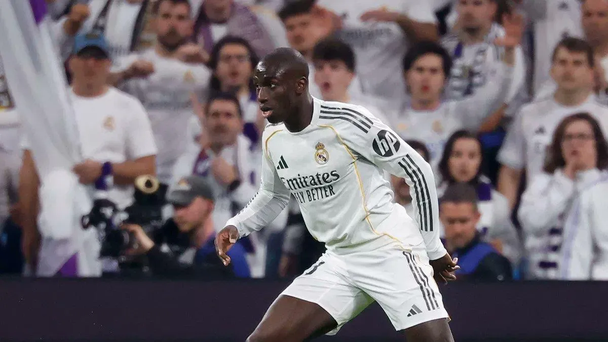 إصابة عضلية تضع مستقبل ميندي أمام شكوك قبل ديربي مدريد