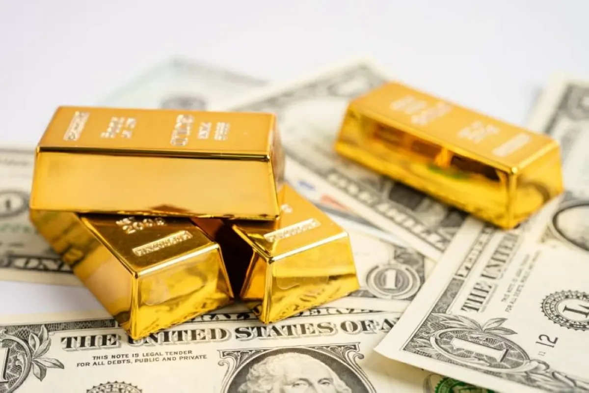 تراجع الذهب بأكثر من 2% بعد تثبيت الفائدة الأميركية