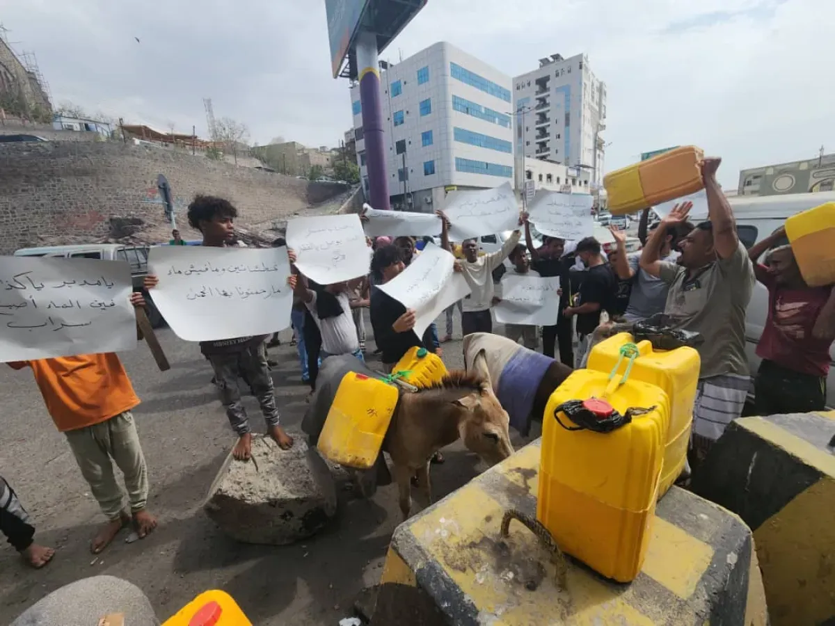 احتجاجات في عدن والمهرة للمطالبة بتحسين الخدمات الأساسية