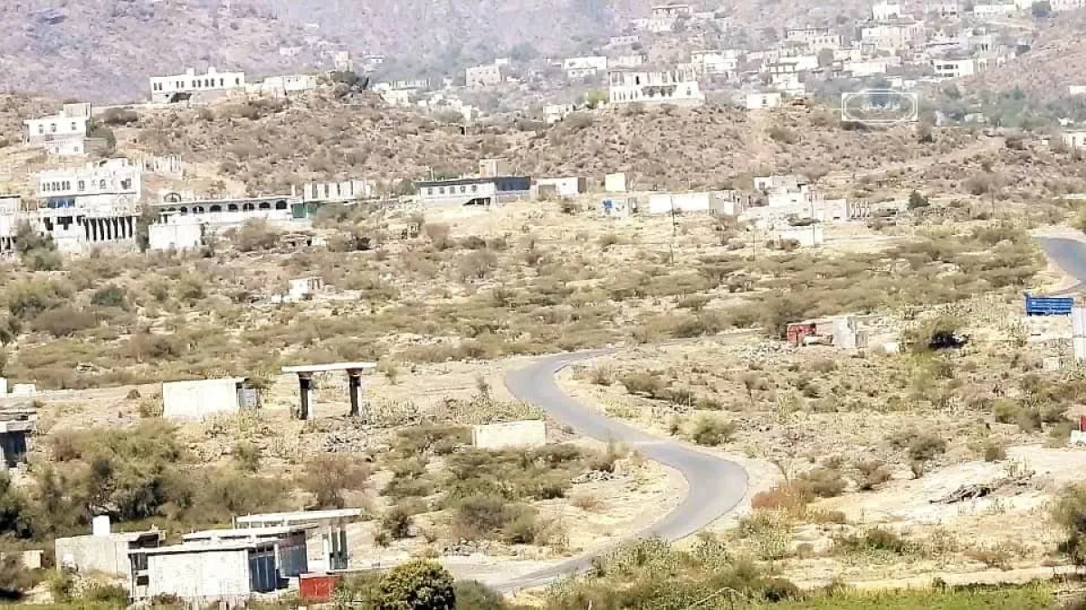 قصف يستهدف مستودعات حوثية