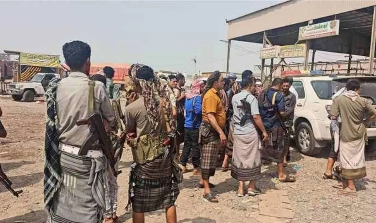 مسلحون يغلقون سوق القات في "إنماء" بعدن على خلفية خلاف بين مستثمرين
