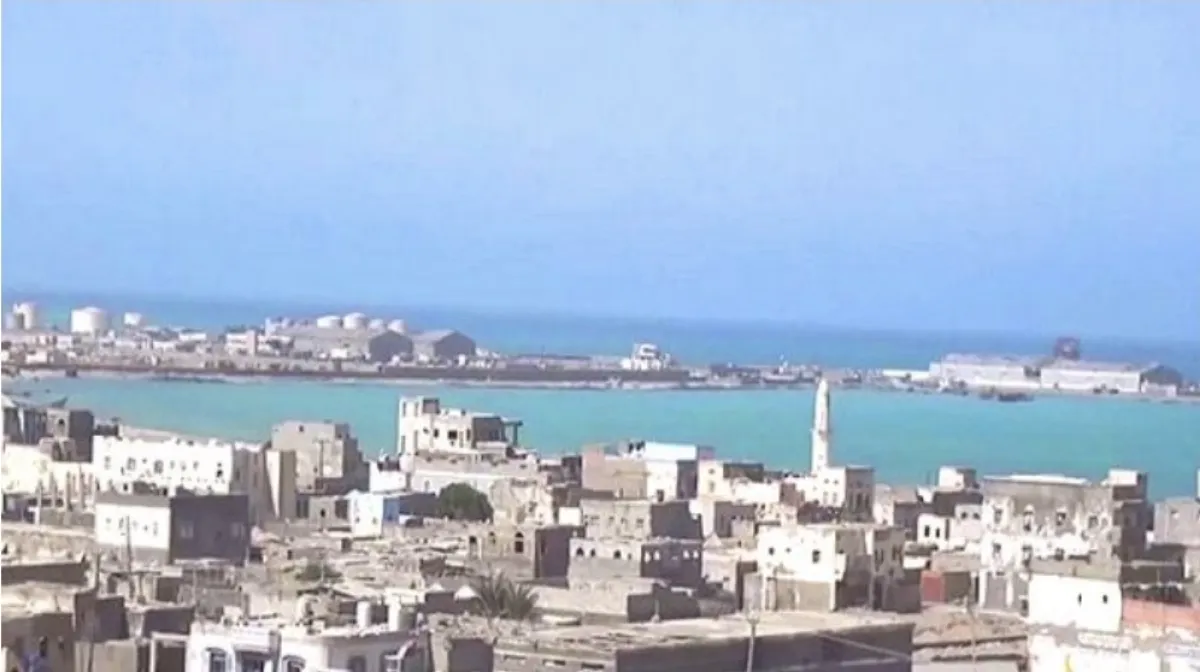 الخوخة والمخا.. بيوت النازحين تتعرض للنهب والاستباحة من قبل مليشيا الحوثي وسماسرتها
