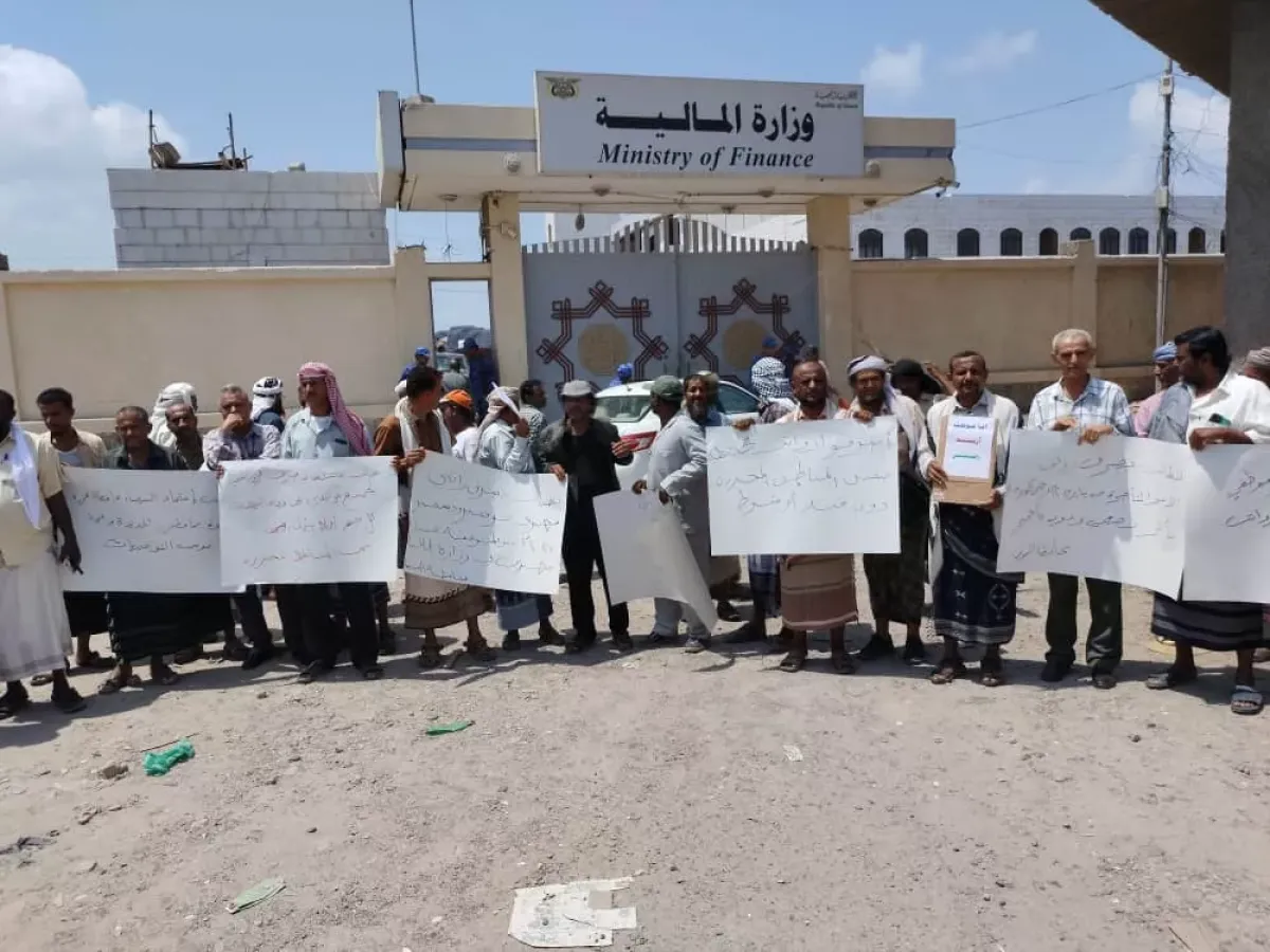 تأخير رواتب  لثمانية أشهر  يعتبر سلاح الدمار الشامل الأكثر فتكاً بالموظفين النازحين