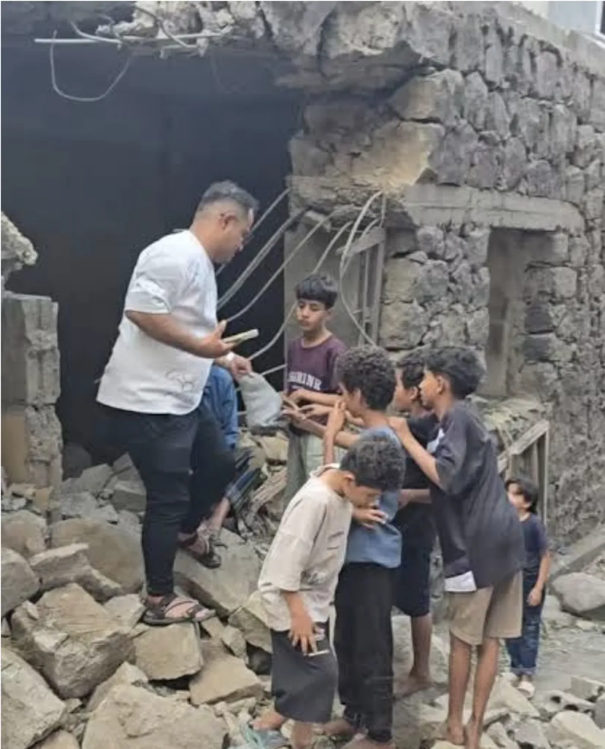 الحوثيون يوسّعون دائرة استهداف المدنيين في تعز.. قصف منازل ونفوق مواشٍ وطيور في كحلان
