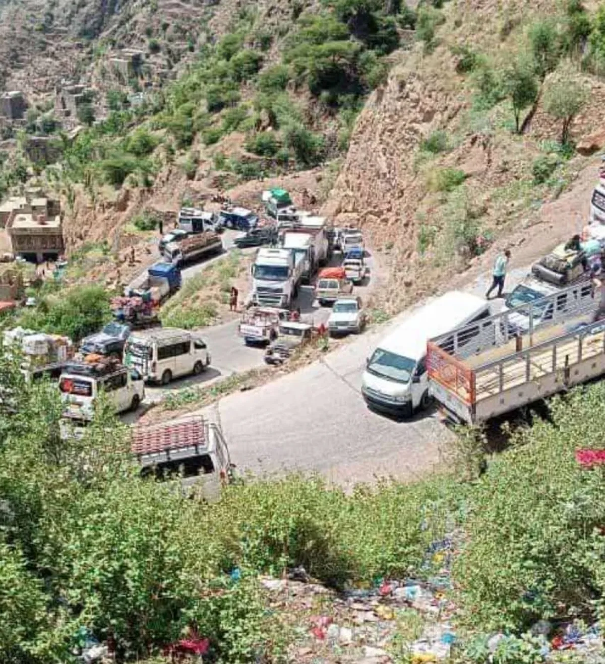 ازدحام مروري خانق في كربة الصُحى بسبب طريق متهالك
